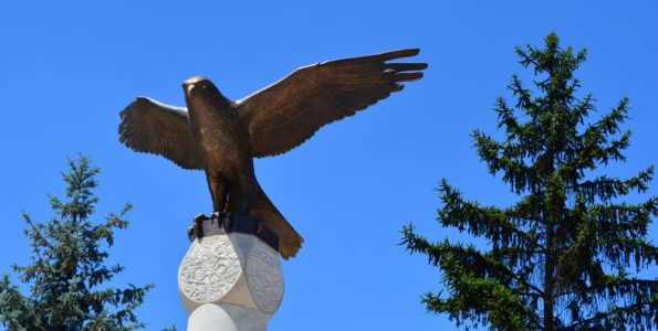 Felavatták a Turul szobrot Szentendrén