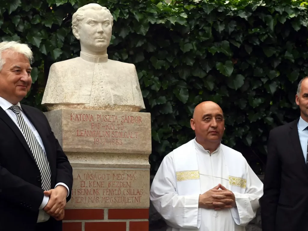 Katona Puszta Sándor szobor avatás